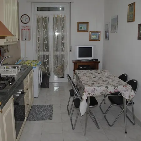 Apartment Alloggio Fronte Mare, 3 E Cortile Privato.