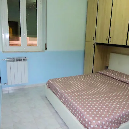 Alloggio Fronte Mare, 3 E Cortile Privato. Apartment *
