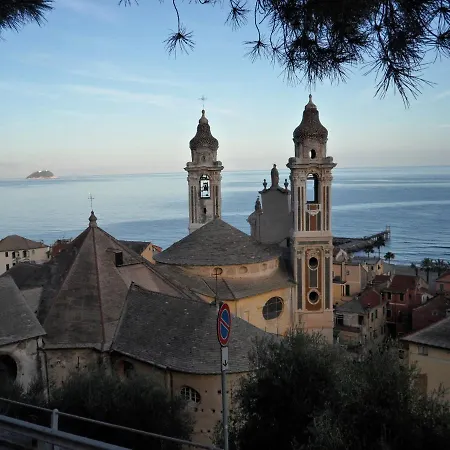 Alloggio Fronte Mare, 3 E Cortile Privato. Apartment Laigueglia