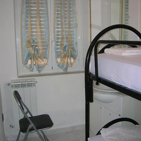 Alloggio Fronte Mare, 3 E Cortile Privato. * Laigueglia